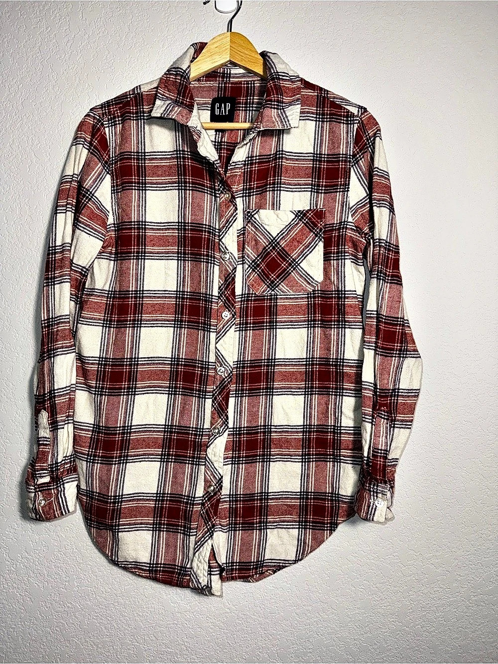 GAP Plaid Button Down in Red & White Size XS Like New
